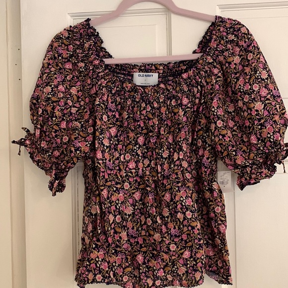 Old Navy Tops - NWT, Floral women’s Old Navy Peplum top
